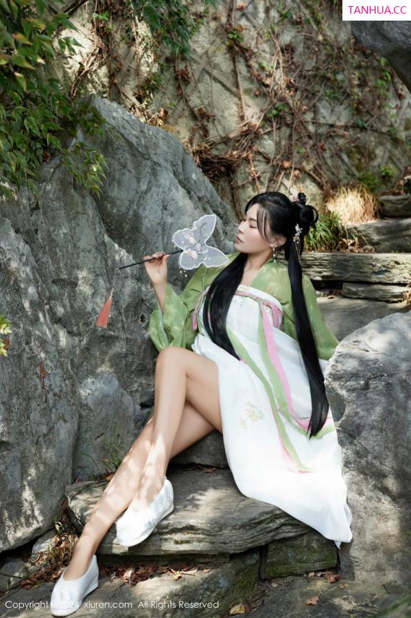   [XiuRen]高清写真图 2024.09.14 No.9162 麦田 性感美臀第3张图片